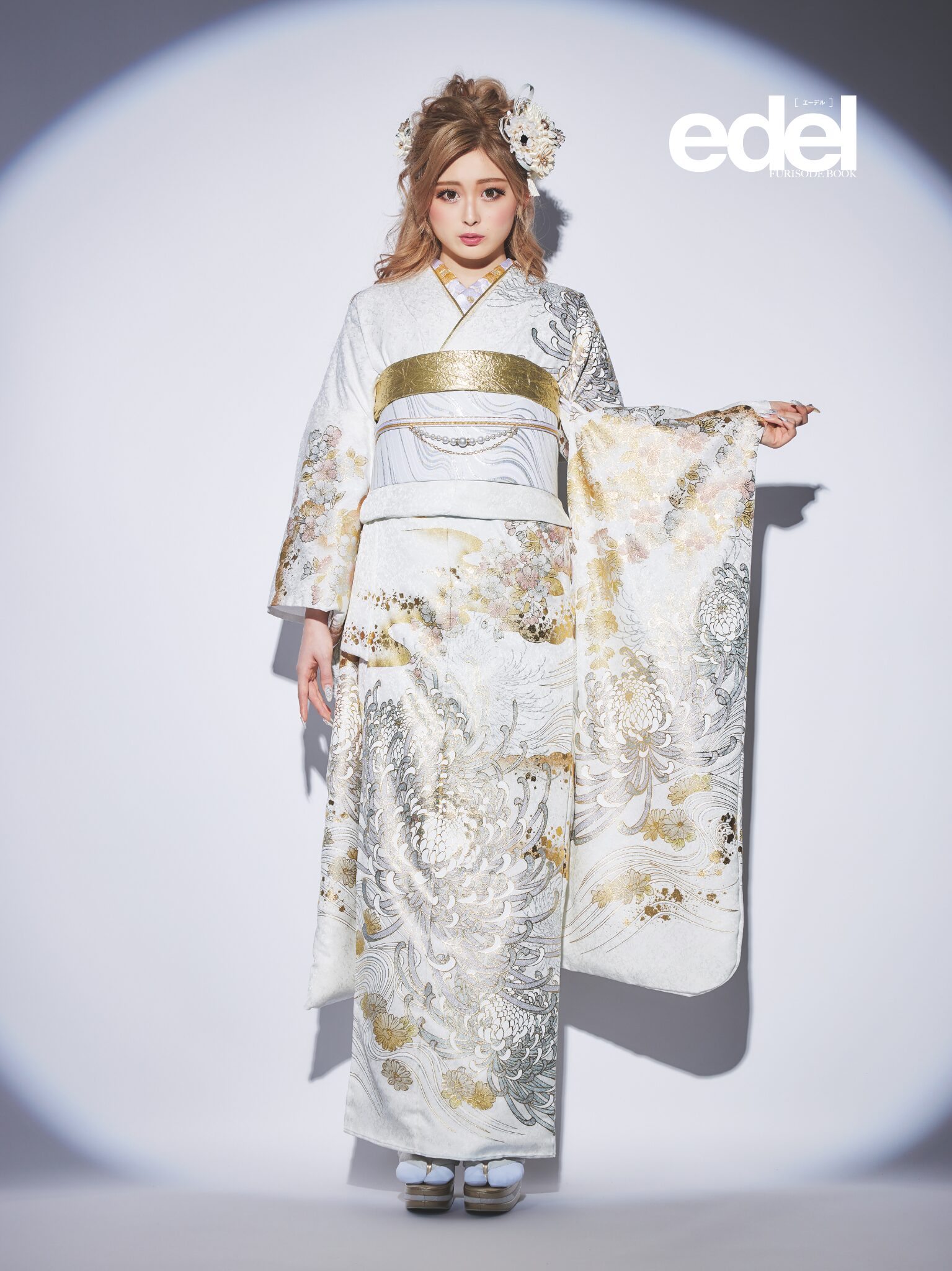 ゆうちゃみ 白金地に煌めく乱菊シルバー | 京都・大阪で振袖・前撮りの 