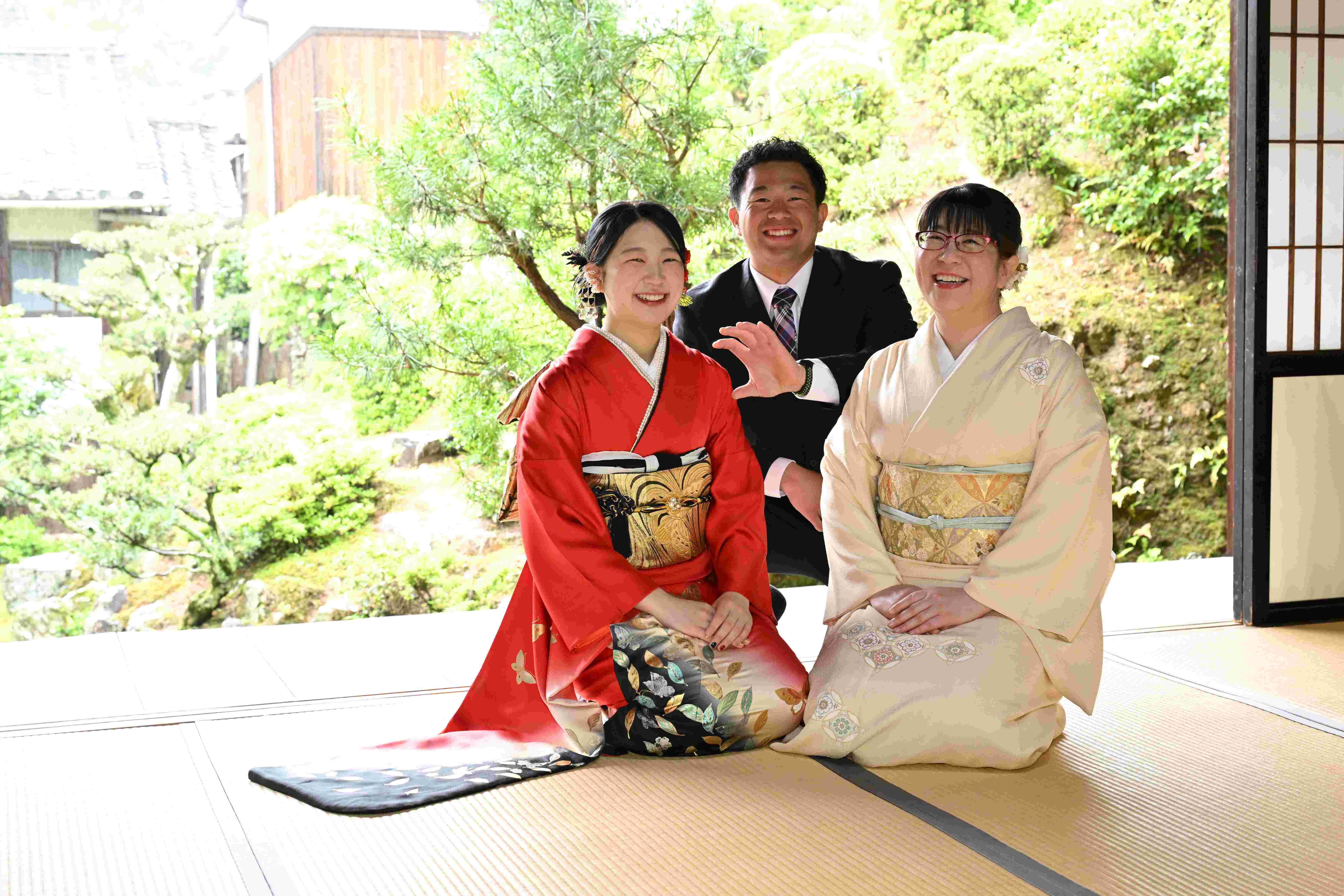 hanatoiro-family-preshot.jpg