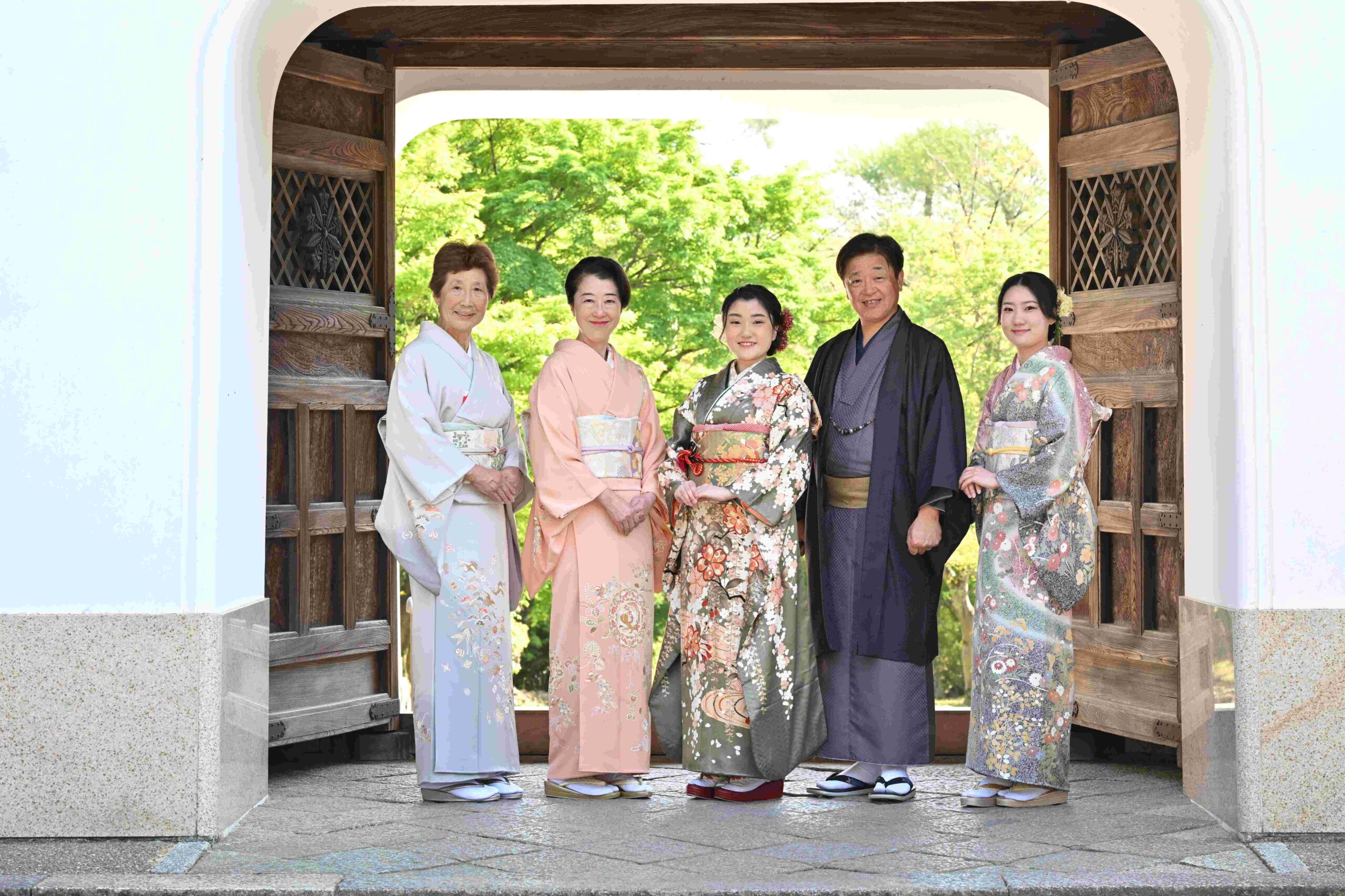 hanatoiro-family-preshot.jpg