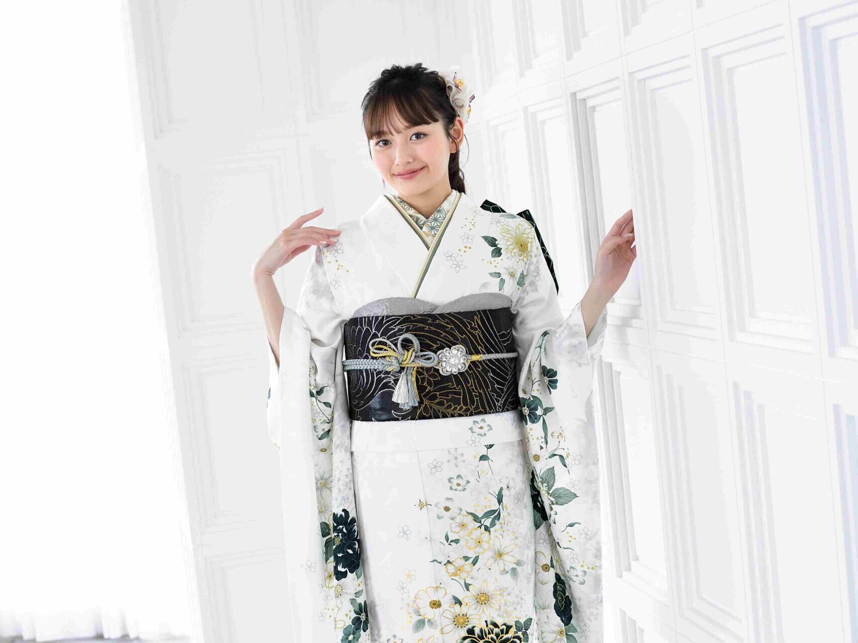 white-furisode-kimono-girl-kyoto.jpg