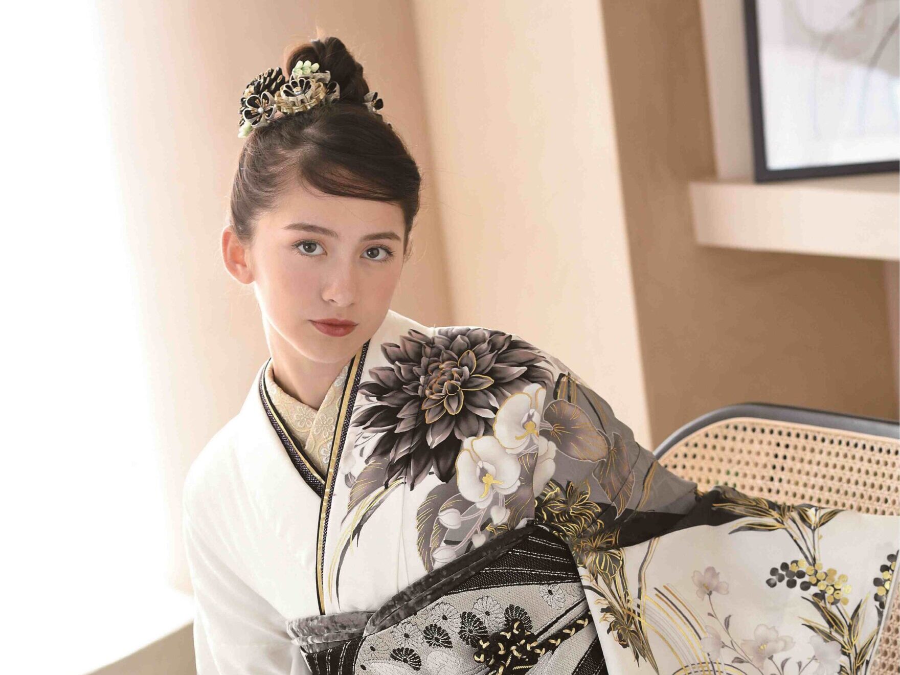 大阪 茨木 京都 宇治 花十色 振袖 成人式 前撮り モノトーン振袖.jpg